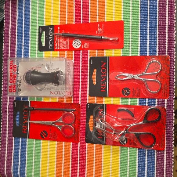 REVLON BRAND MAKEUP TOOLS BUNDLE OF 5 ITEMS - Picture 1 of 7